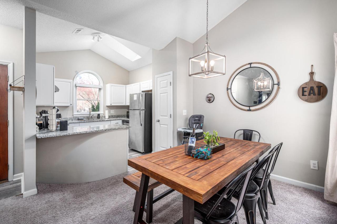 Cozy Industrial Kildaire Farms Home- Near Downtown Cary Exterior foto