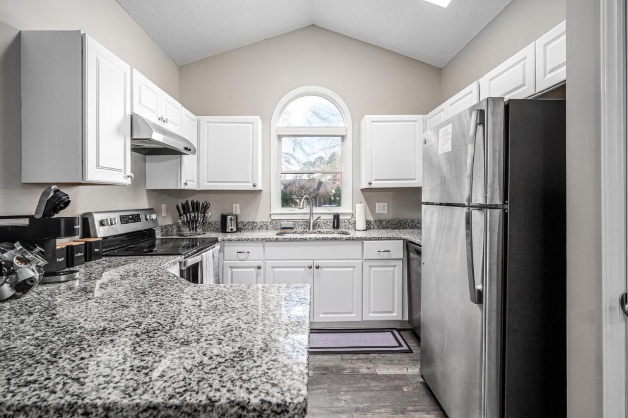 Cozy Industrial Kildaire Farms Home- Near Downtown Cary Exterior foto